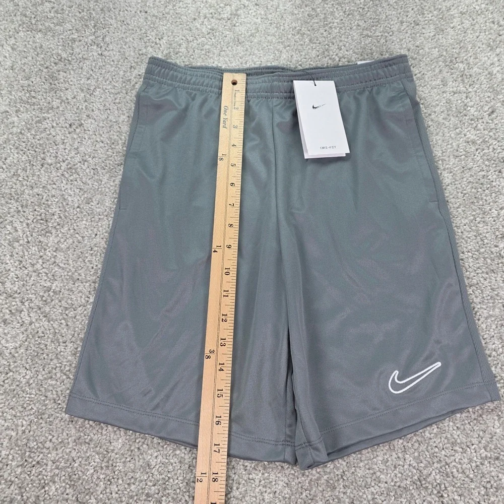 Nike Boys Dri-FIT Training Shorts Gray Standard Fit Size Large NWT